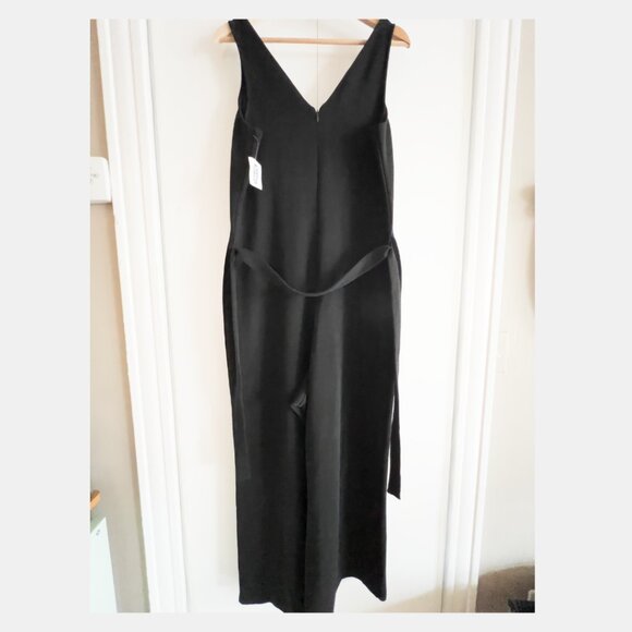 OLD NAVY - Sleeveless V-Neck Wide-Leg Jumpsuit - Picture 2 of 11